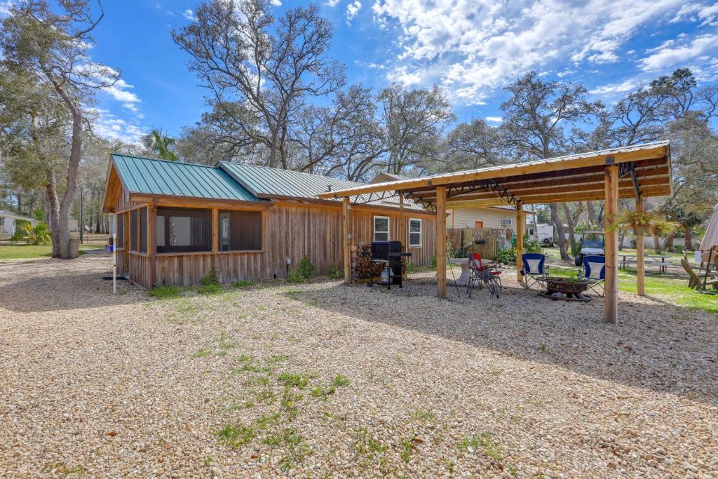 Steinhatchee Apartment | Near Steinhatchee River: Studio w/Screened Porch!