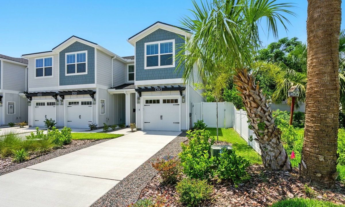 Jacksonville Beach House | New 3BR luxury townhome in Jax Bch, walk to beach!