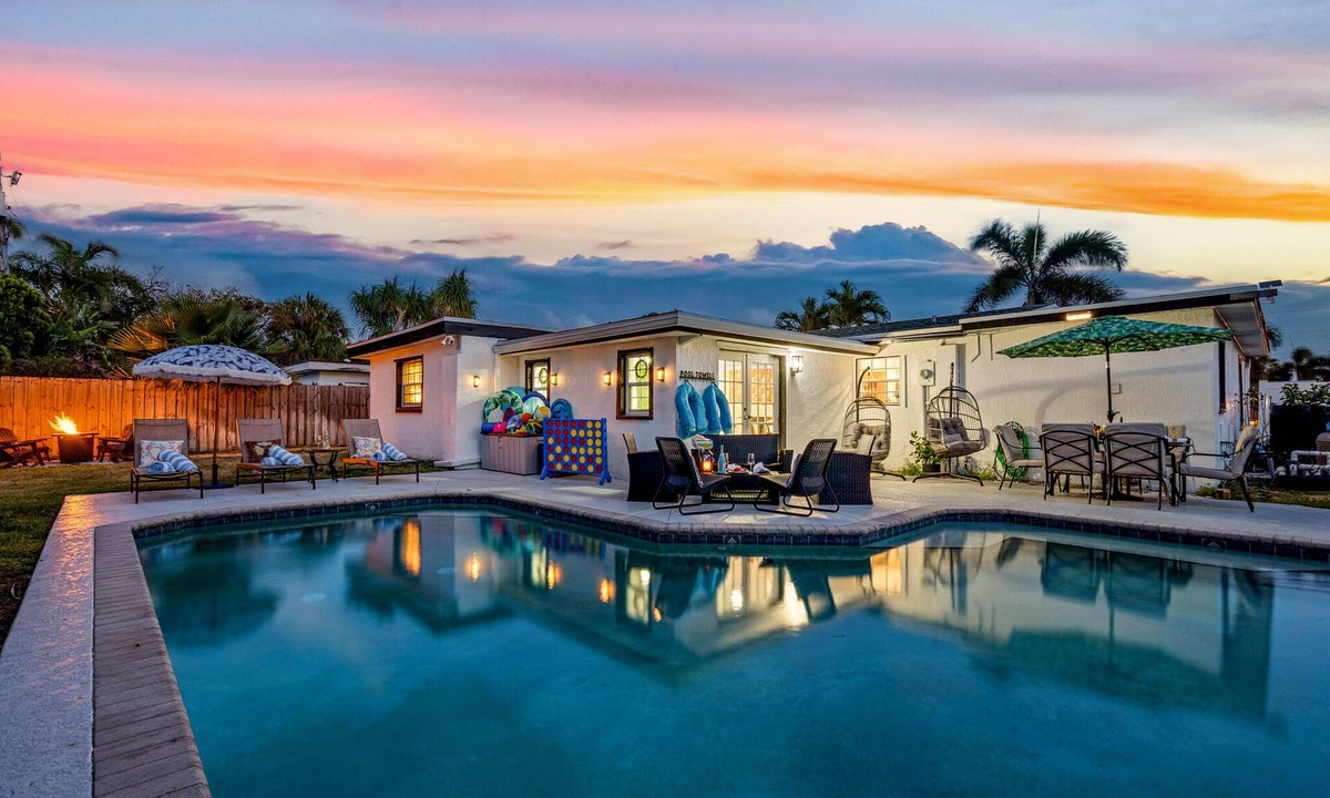 Deerfield Beach House | NEW 4BR by the BEACH - with Heated pool - Arcade GAMES