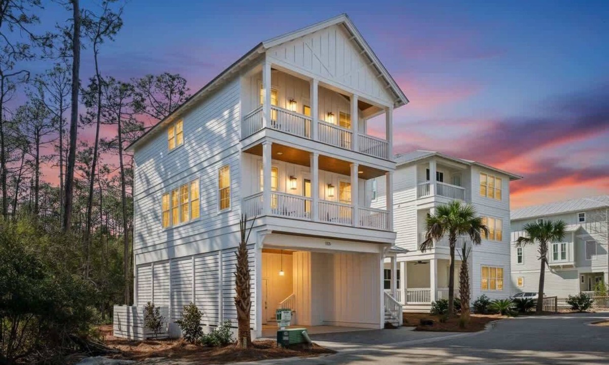 Treetop House | New 4BR Home | Pool | Elevator | 8 Bikes