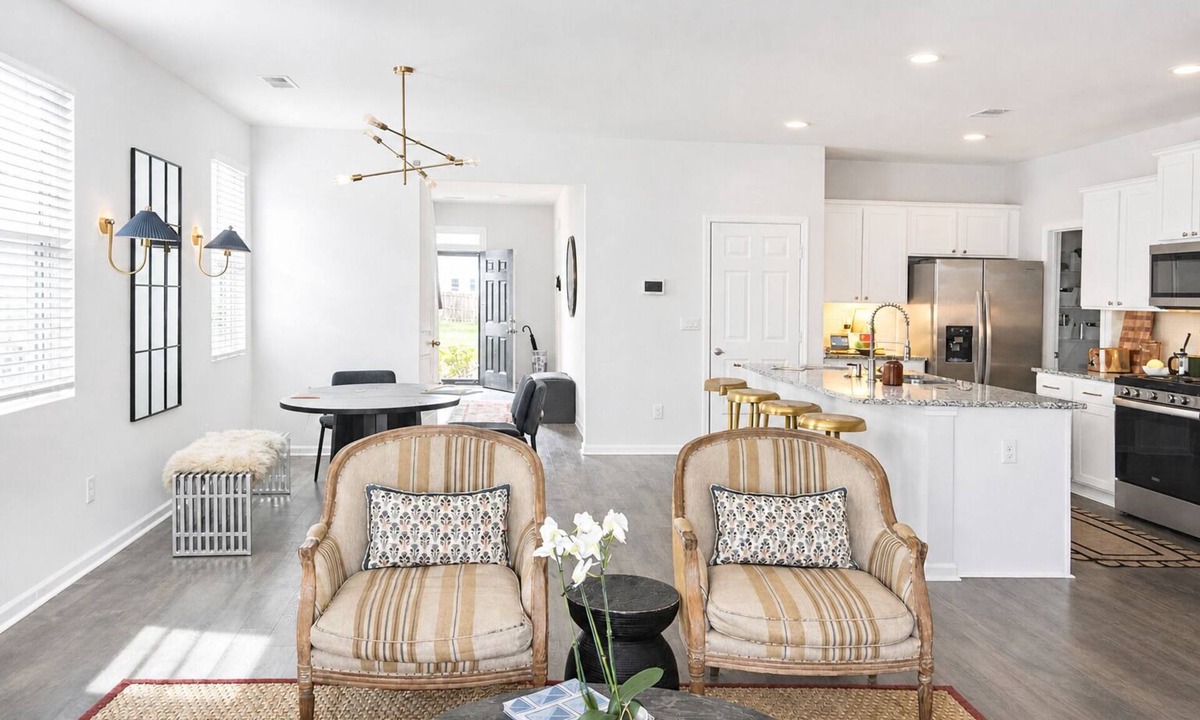 Aiken House | New 5 BR Across USC Aiken - Neighborhood Pool
