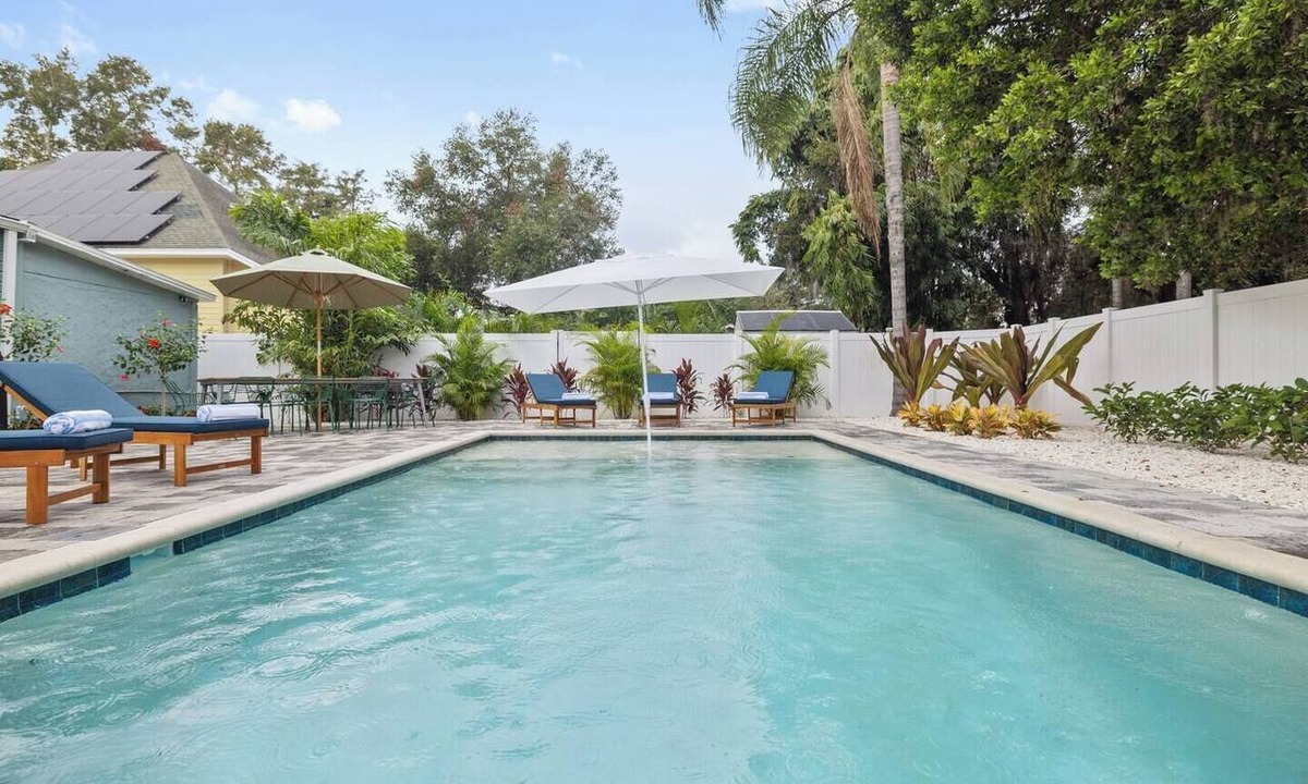 Tampa Heights House | [NEW] 6BR Pool Villa | Sleeps 16 | Near Downtown