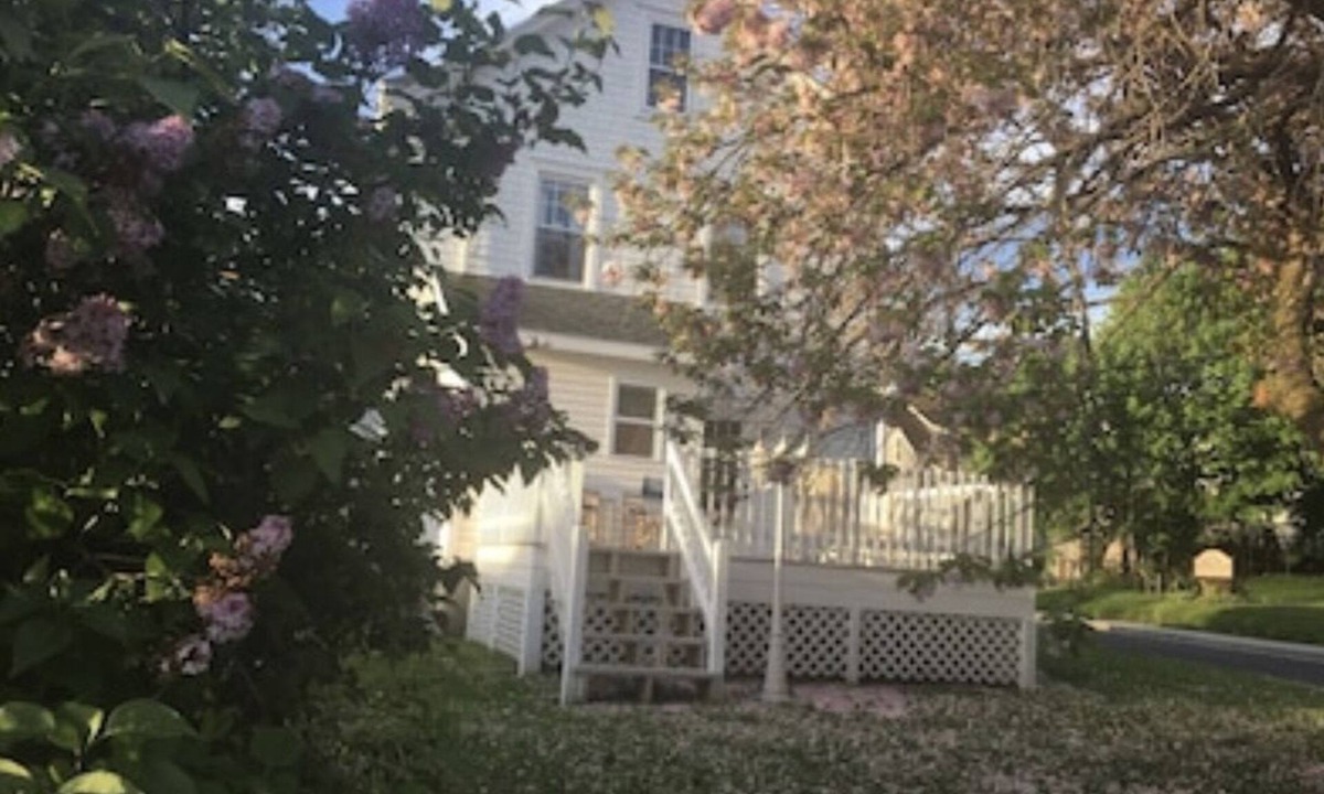 Geneva House | New and Improved Ownership, FingerLakes, NY,Cozy, Historic,Charming