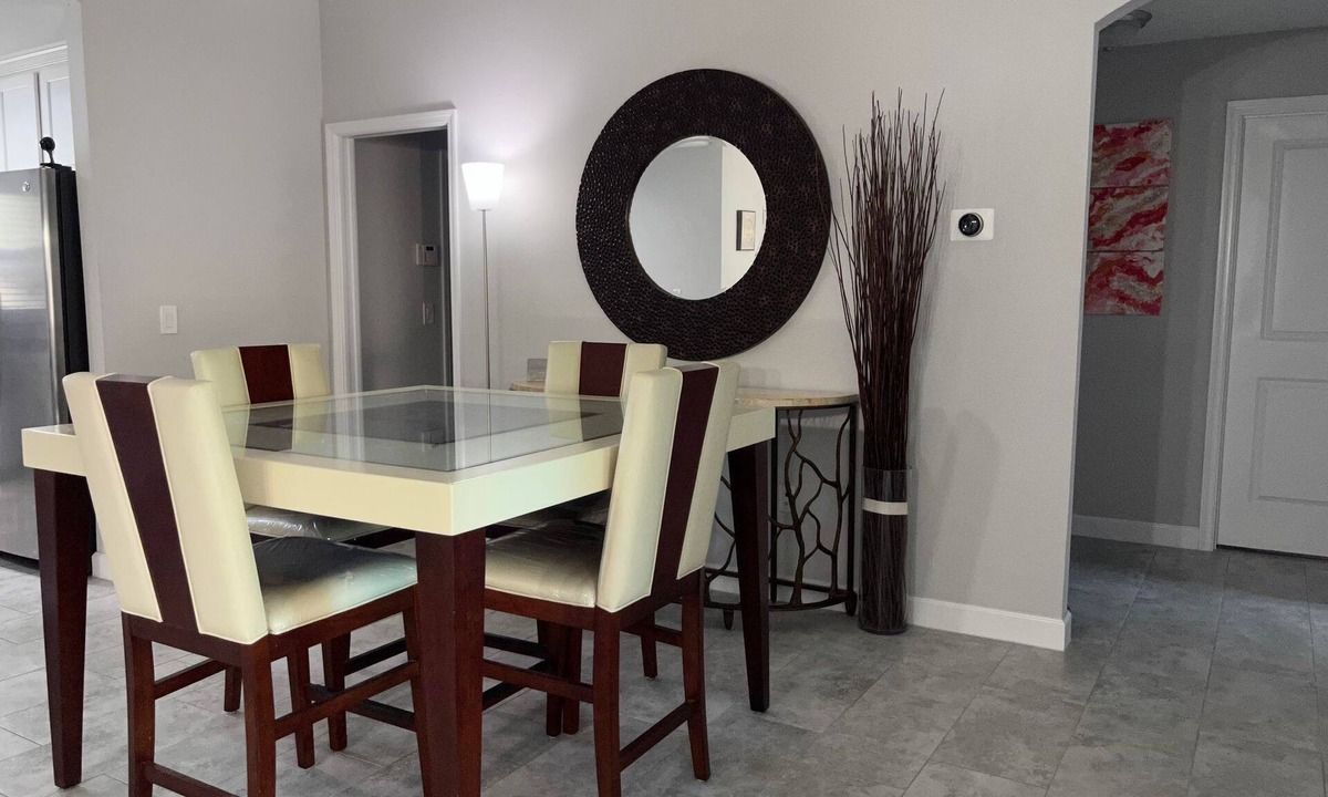 Orange City House | New bright modern home, near Orlando Daytona Beach, Blue Springs