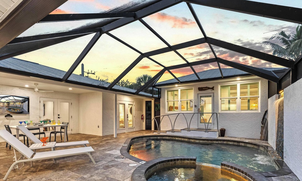 Bay Isle House | NEW! Brisas Del Mar | Private Pool with Spa, Guest House, Near Siesta Key Beach