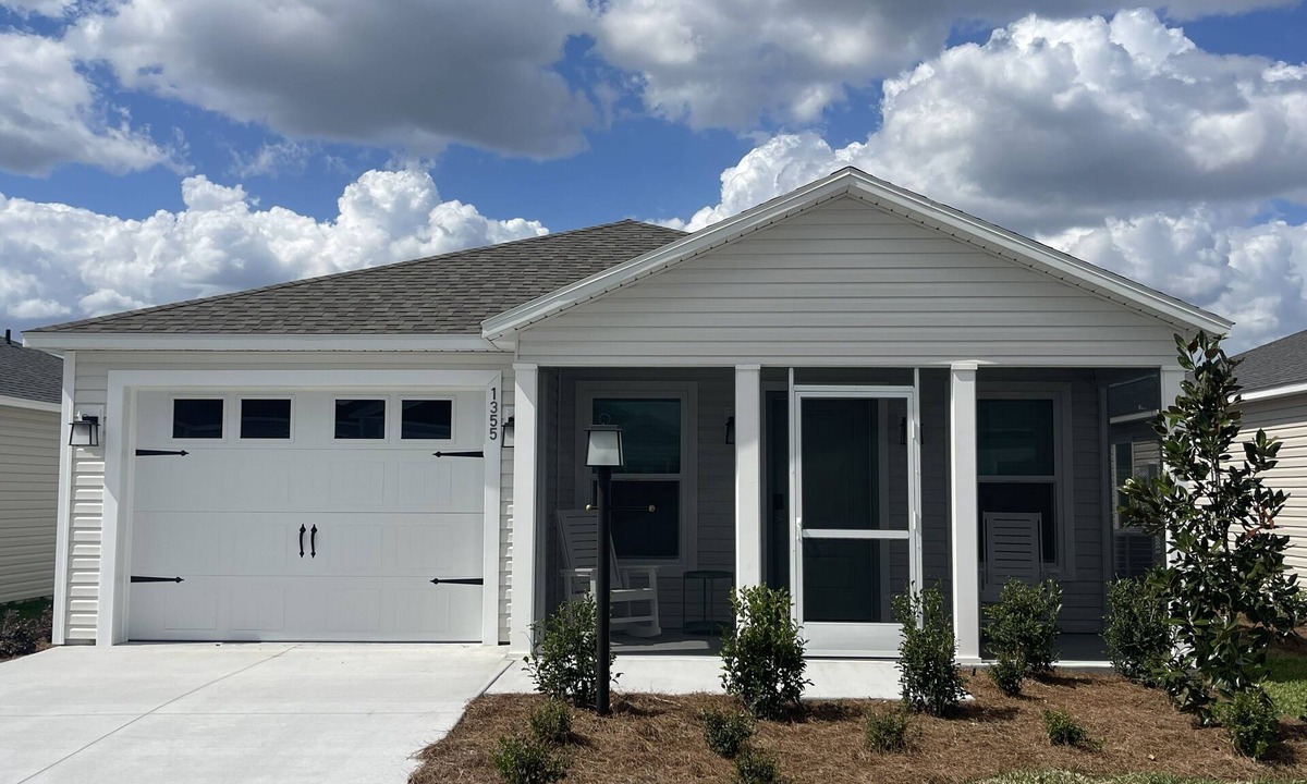 Candler House | New in The Villages. Front screened porch. 2-king beds. Eastport. Dog friendly.