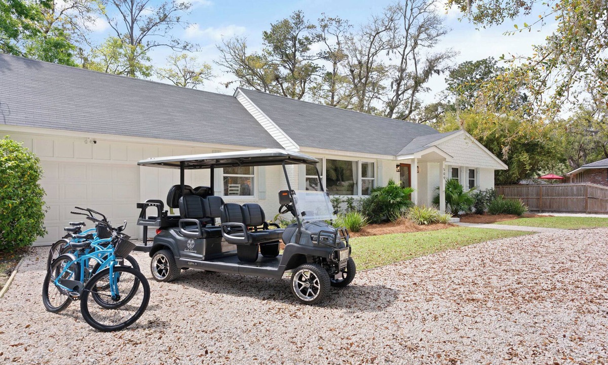 Saint Simons Heights House | NEW Luxury Island Home - Golf Cart, Bikes, Firepit, & Huge Yard! Pet Friendly!