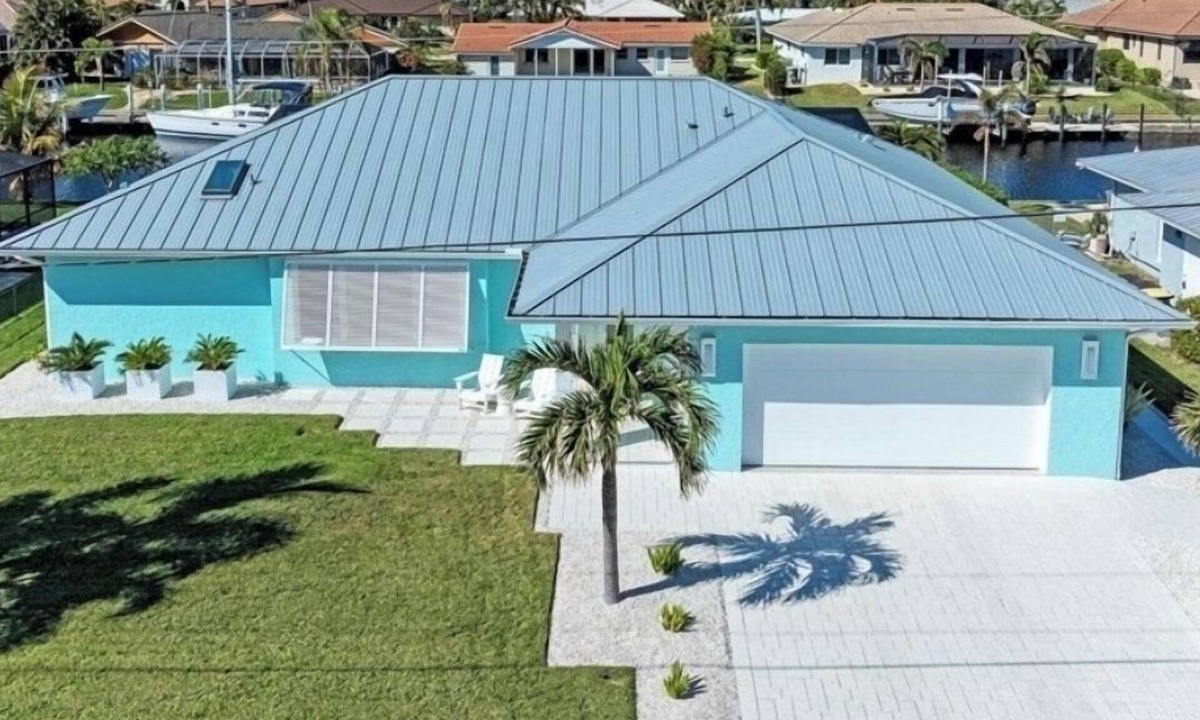 Punta Gorda House | NEW! PARADISE! MODERN-WATERFRONT-LARGE HEATED POOL-5 MIN TO FISHVILLE