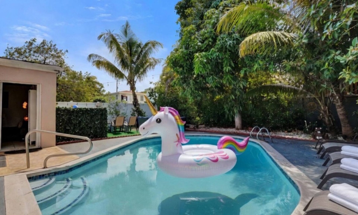 Hallandale Beach House | New Paradise Villa with Heated Pool and BBQ Near the Beach