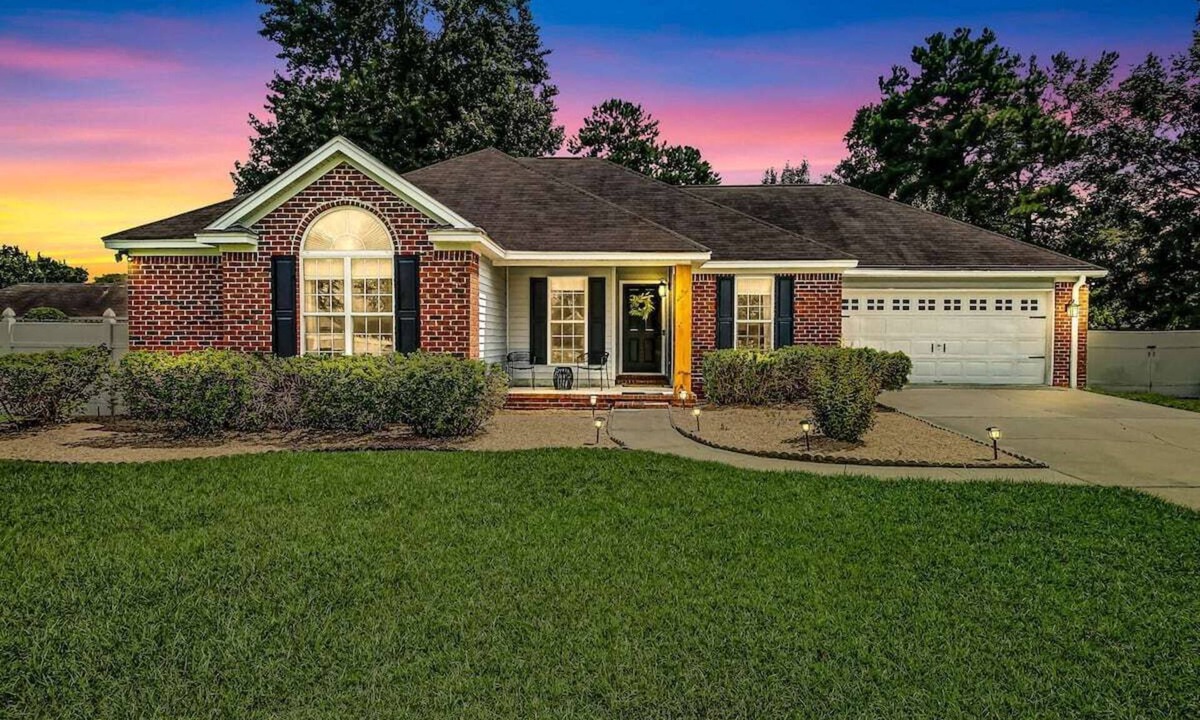 Pooler House | NEW TO VRBO SPECIAL! 4 Bedroom Home- 6 mi to Airport, 11 mi to Downtown