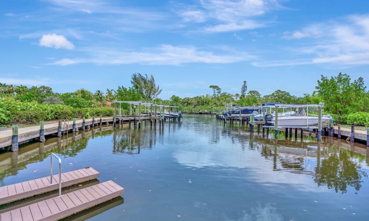 Stuart House | New Waterfront Townhome Community in the Manatee Pocket! 3BDR/2.5BTH.
