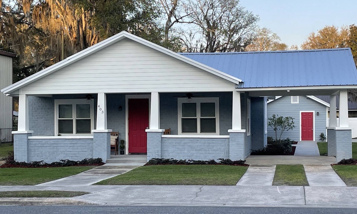 Branford House | Newly Renovated 3 bedroom home close to springs, eateries, markets, and downtown