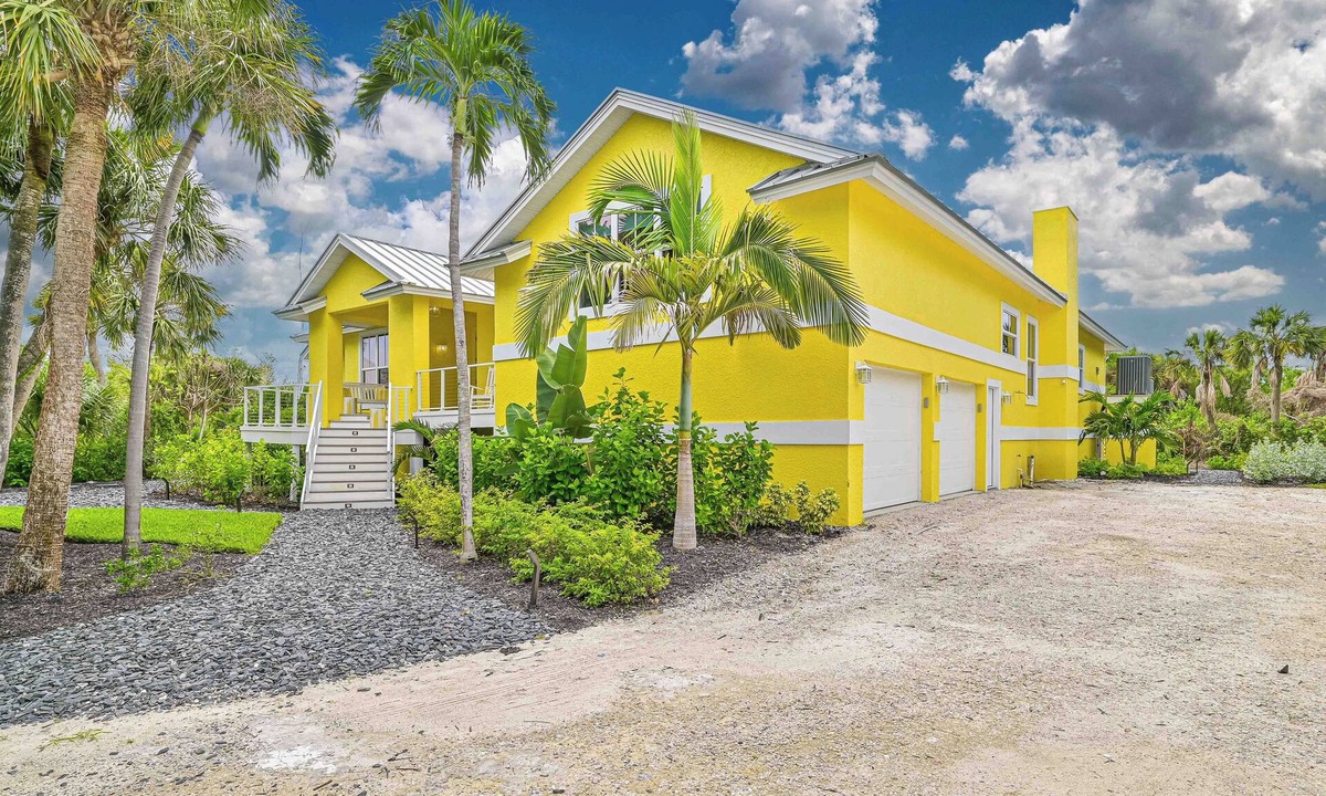 Sanibel House | Newly renovated beautiful Sanibel Island 5 bed/7 bath near beach home w/pool.