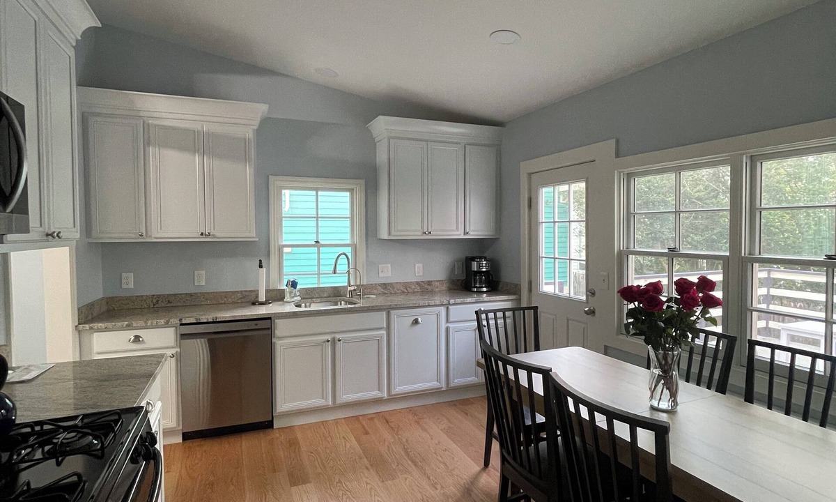 Cape May Apartment | Newly renovated Kitchen, 1 block from the Beach-1st Floor-Linens&Towels included