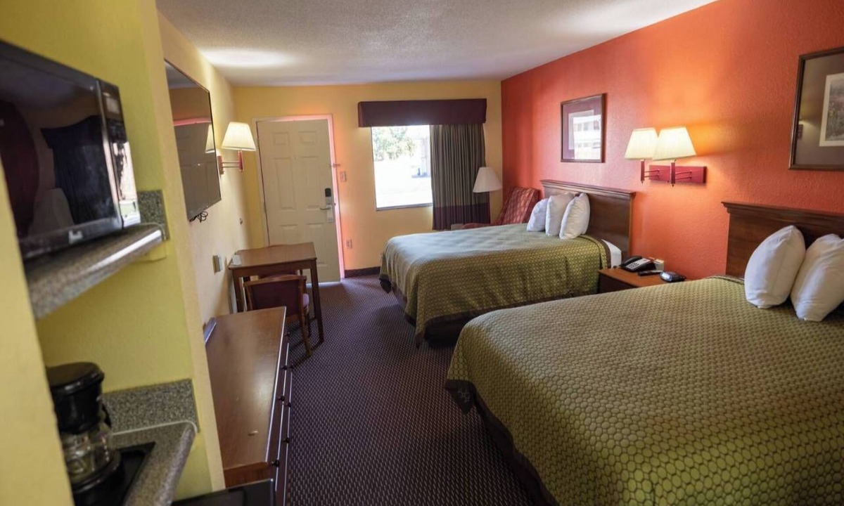 Hawkinsville Apartment | NON SMOKING DOUBLE SUITE #3