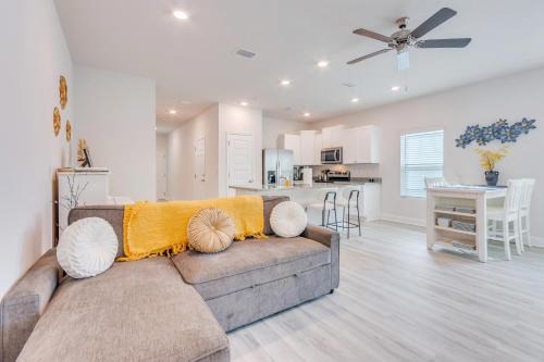 Florida Panhandle House | Nurse-Ready Rental 2 Mi to UWF Campus & Hospital!