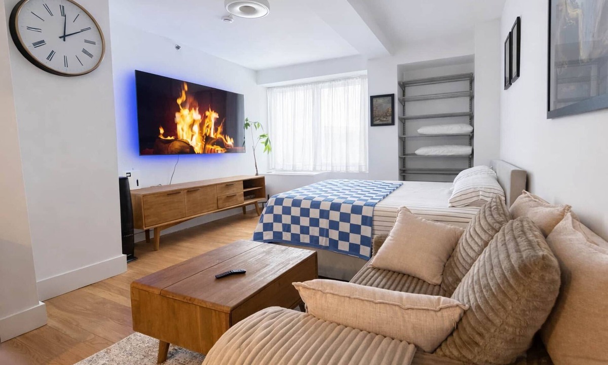 Central Park North Apartment | NYC Studio with Private Bathroom & Kitchenette