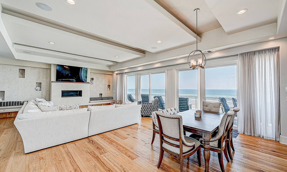 Crescent Beach House | Ocean Paradise