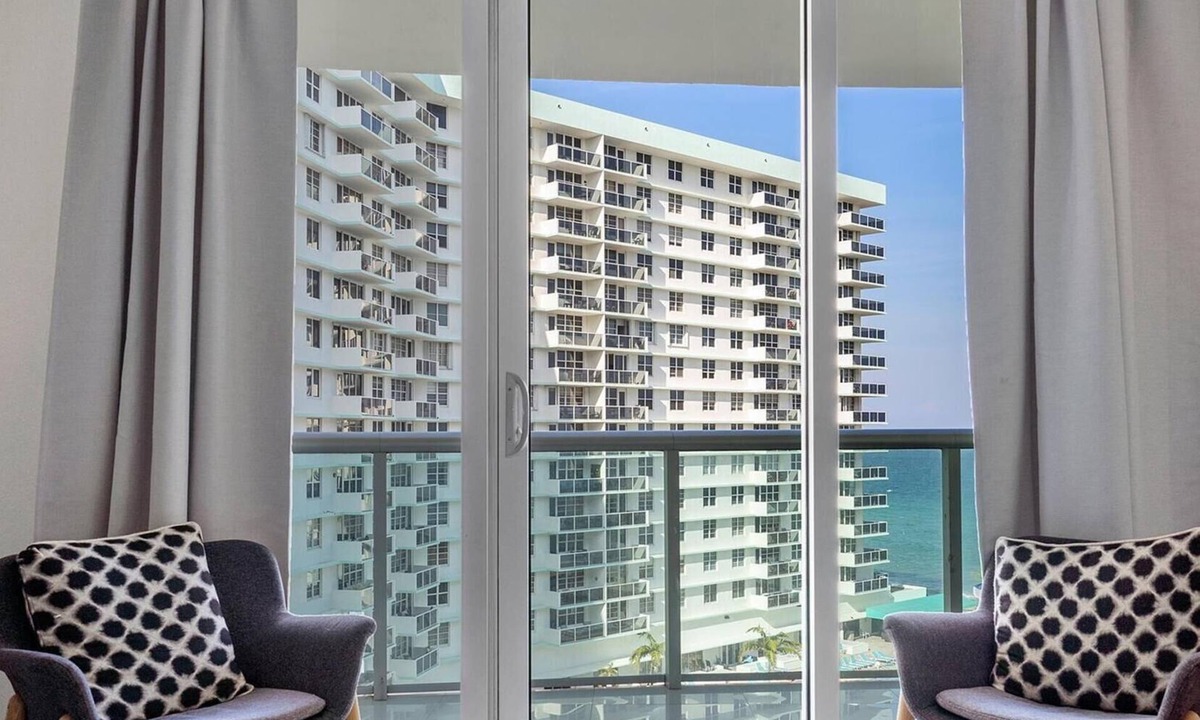 Hollywood South Central Beach Condo | Ocean view 2 bedroom rental Tides 8th floor Miami