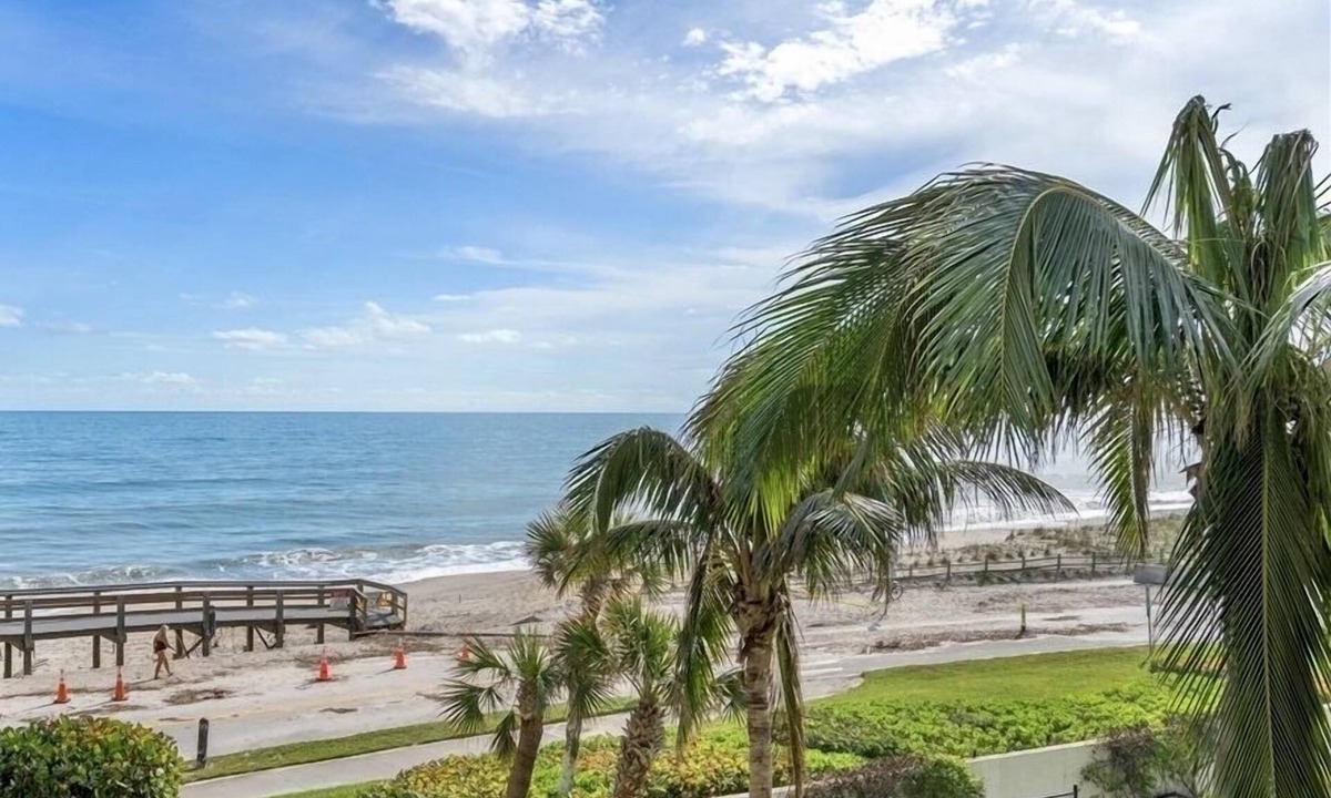 Central Beach Condo | Ocean View Condo walk to Village of Vero Beach