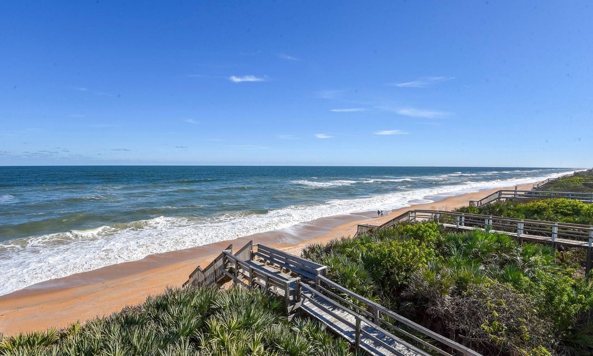 Painters Hill Apartment | Ocean View King Suite with Balcony & Beach Access