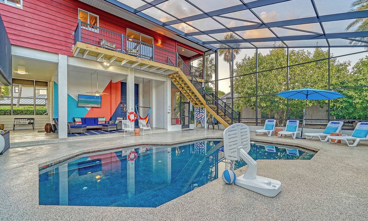 Trailer Estates House | Ocean View of AMI | Hot Tub | IMG | 6 TVs | 2 King Beds