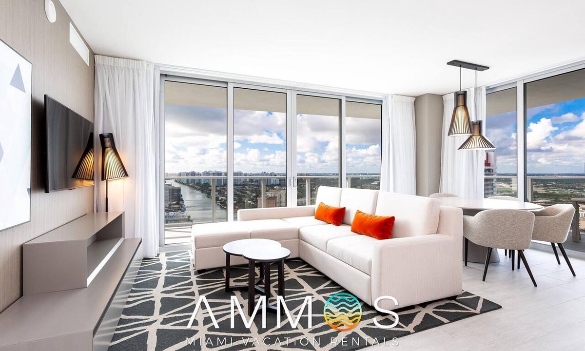 Hollywood South Central Beach Condo | Ocean Views 28th Floor, Pool, Gym & Beach Access