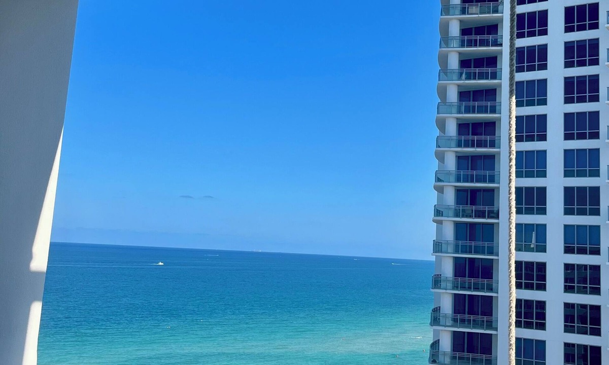 Hollywood South Central Beach Condo | Oceanfront 1 Bedroom 2 bathrooms Penthouse In Hollywood beach