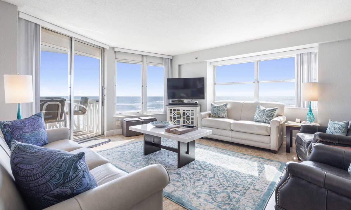 Ormond-by-the-Sea Condo | Oceanfront 3BR-3BA-No-Drive Beach-Private Balcony-Sleeps 8-3rd Floor VanLee306