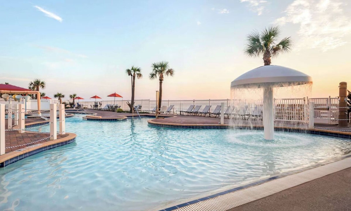 Ormond Parkway Hotel | Oceanfront Suite for Morning Surf, Sunset Strolls & Pool Relaxation