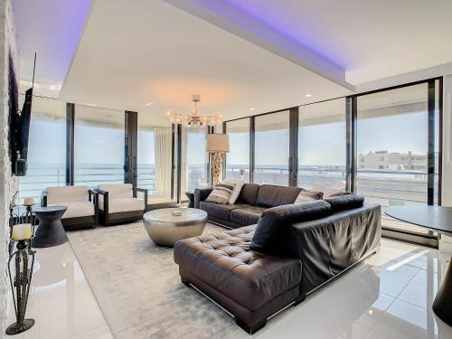 Bethune Beach Apartment | Oceanfront View Wrap Around Balcony Luxury Corner Unit Ebb Tide 401