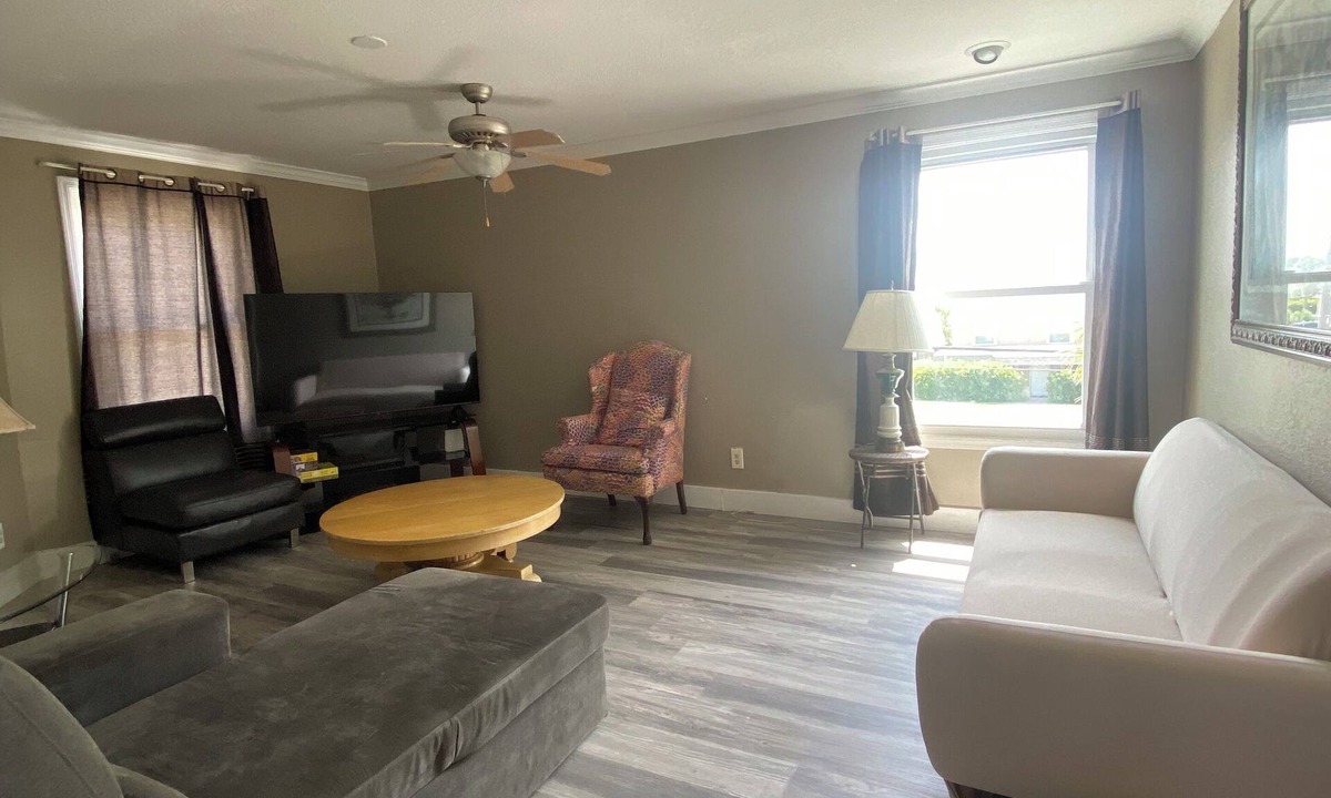 New Smyrna Beach Cottage | Oceanview Fantasy Suite