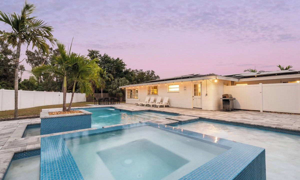 Sarasota House | Olive Tree Oasis | 4/2 w/Hot Tub + Heated Pool