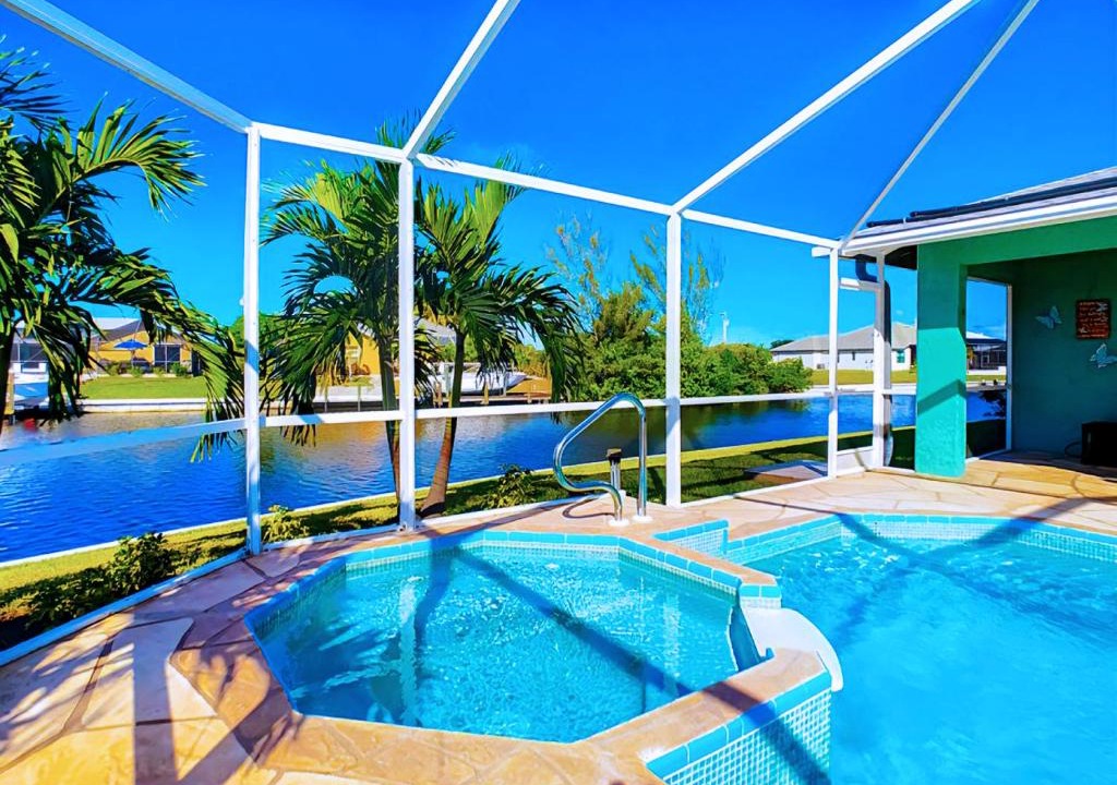 Pelican Villa | On The Water! Sleeps 12! 2 King Masters, Golf, Fishing, Bbq, Pool, Spa, Pvt Yard