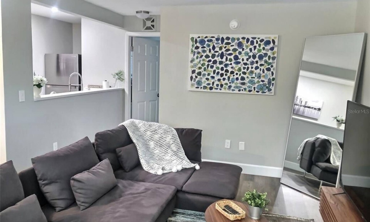 Bayshore Gardens Condo | One block from beautiful Bayshore across from iconic Bern's Steakhouse.