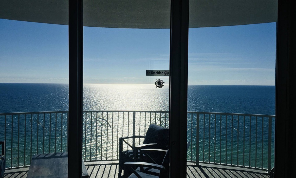 Long Beach Condo | OPEN 7/25-7/29 2 FREE Beach chairs Condo on the Beach