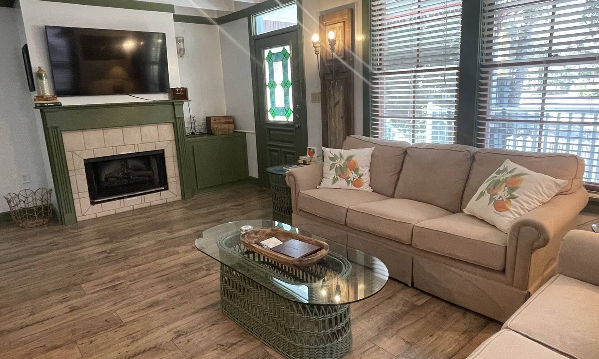 Steinhatchee Cottage | Orange Blossom Cottage with Creekside Gazebo!
