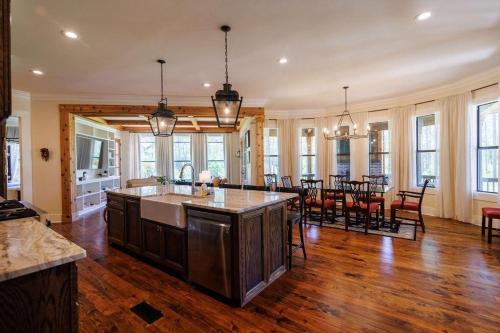 Thomasville House | Orchard Pines-4Bed, 35 Bath Thomasville Retreat