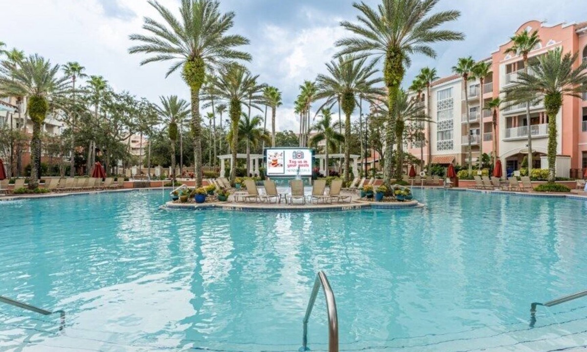 Williamsburg Apartment | Orlando | Orlando Golf Retreat | Pool & Golf