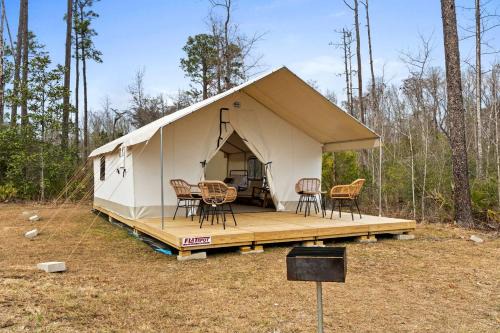 Wewahitchka House | Outdoor Adventure Basecamp: World-Class Fishing, Hiking Trail & Pet-Friendly Fun in Wewahitchka, Florida