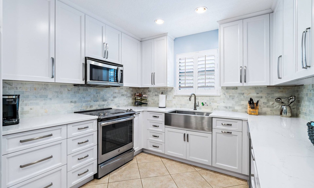 North Palm Beach House | Palm Beach charm, close to beach, dine nearby, tranquil patio & yard