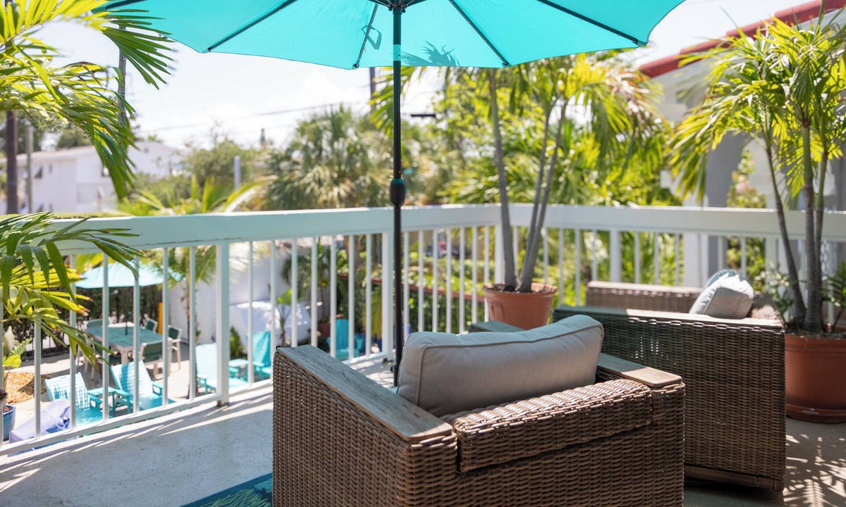 Lake Worth Hotel | Palm Breeze Hotel