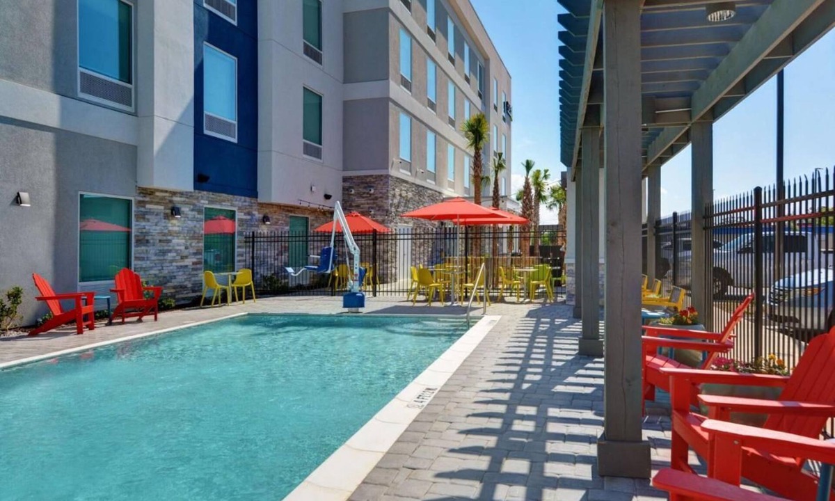Upper Grand Lagoon Hotel | Panama City Beach Paradise | 2 Pet-Friendly Units w/Kitchenette & Gym Access