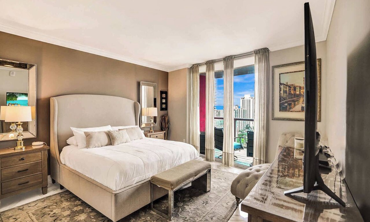 Hallandale Beach Condo | Panoramic Perfection: 3BR Breathtaking Water Views