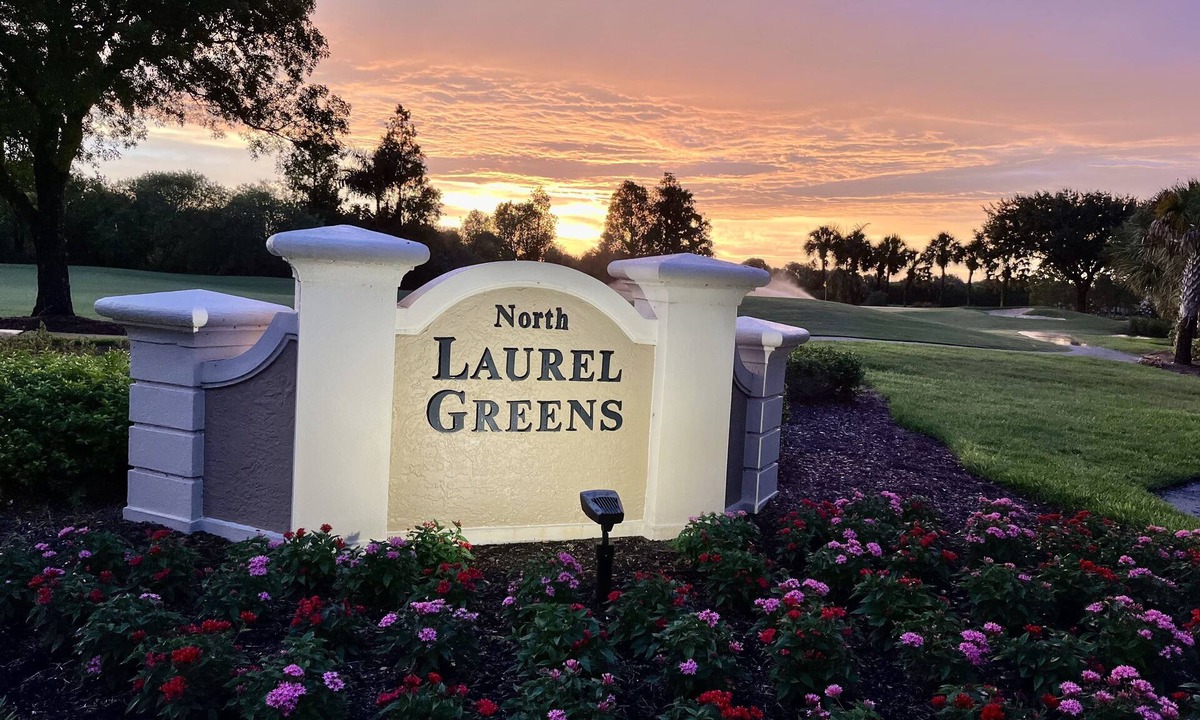 Naples House | Paradise Awaits! Country Club Living, Private Golf Course, beaches, 1st Floor!