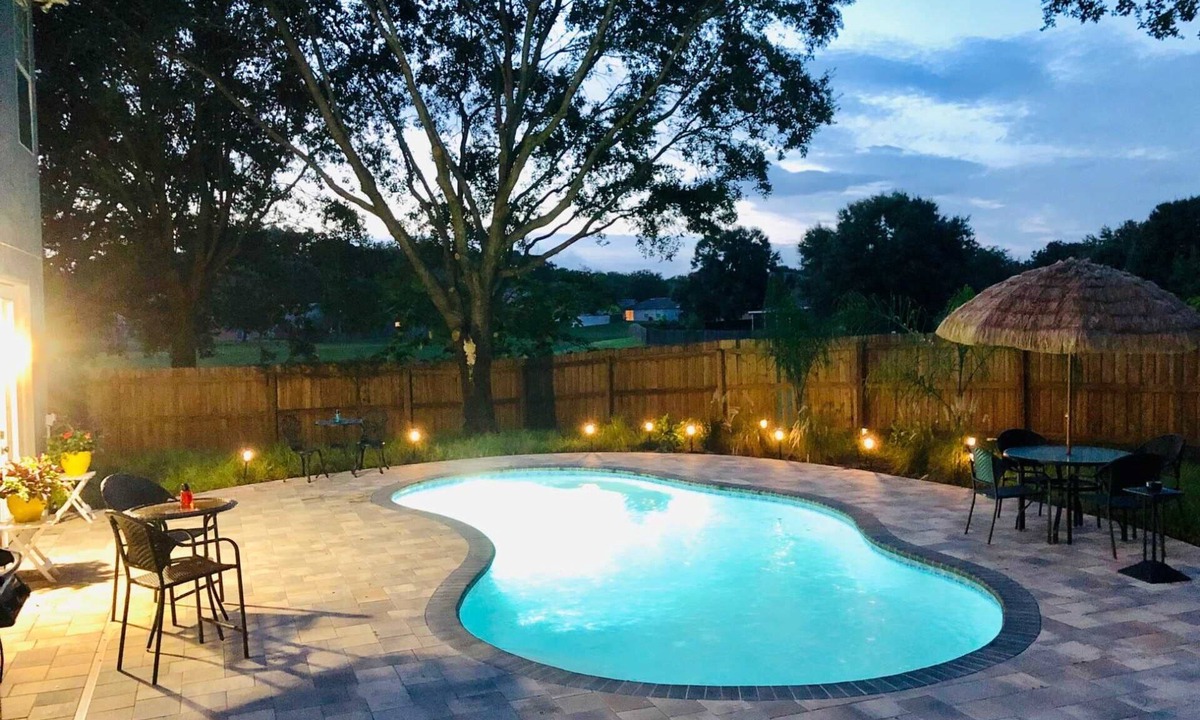 Seffner Community Alliance House | Paradise Villa Heated POOL, Hot Tub, & Fire Pit