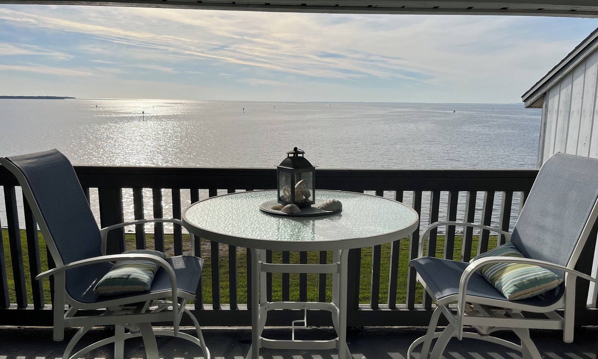 Ruskin Condo | Peaceful 2/2 condo in Little Harbor with a fabulous Tampa Bay view!