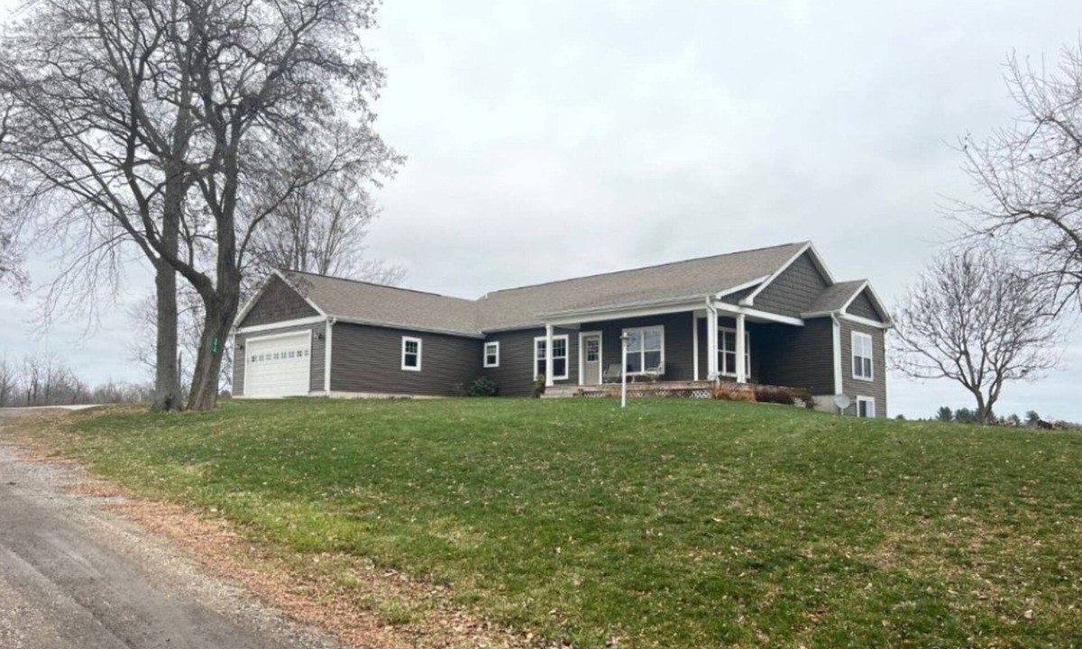Fountain House | Peaceful 3 Bedroom house with 157 Acres to explore. Pet Friendly. Fountain, MI.