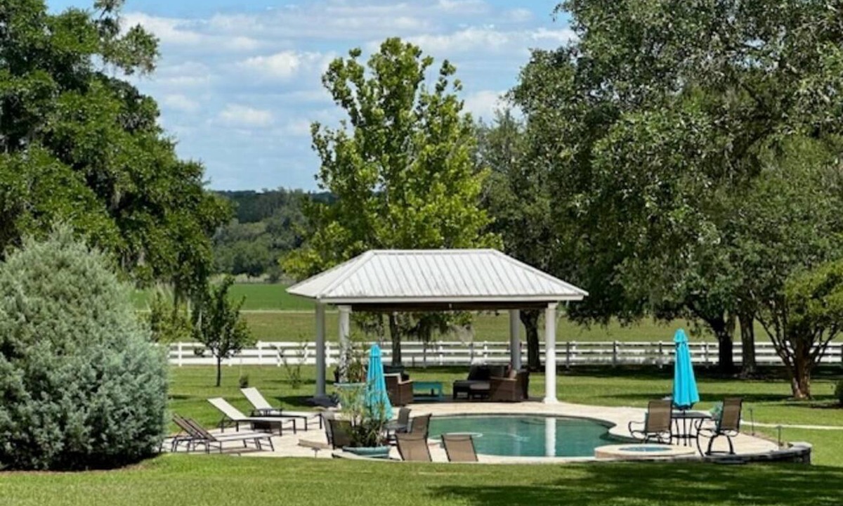 Alachua Apartment | Peaceful and relaxing in the 1-BR Unit with community pool access