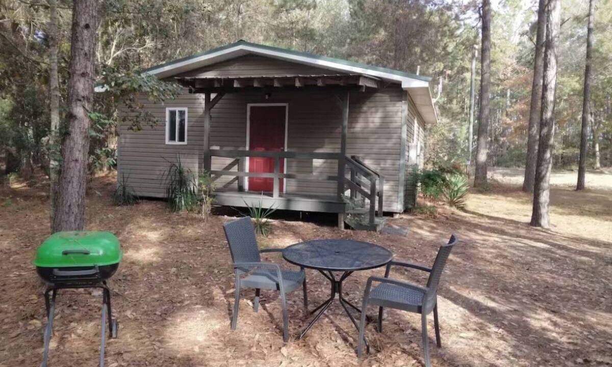 Metter Cabin | Peaceful, family-friendly 2 bdrm cabin with lake access and recreation options